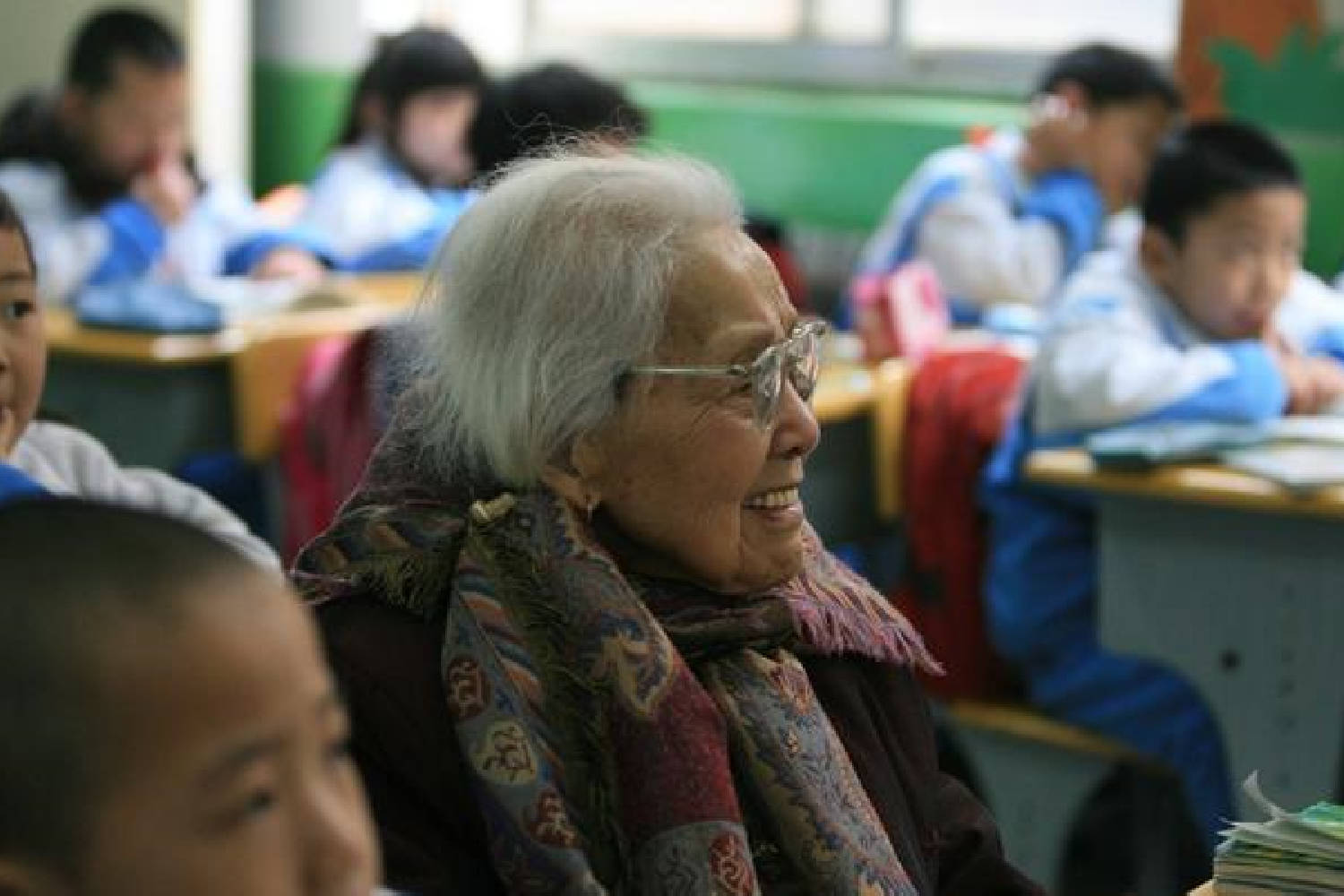 生命|因女儿长大太空虚，53岁妈妈做试管生二胎，生育之事岂能“玩玩”