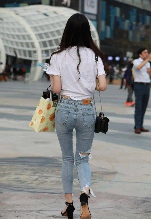 喇叭裤|牛仔裤你真会穿吗？不仅仅只有修身，风格多变才是穿搭的常态！