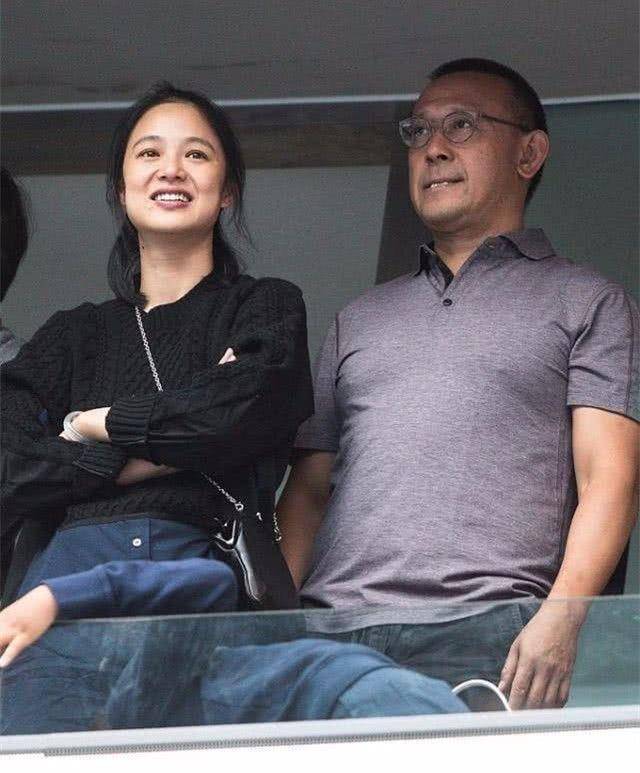 黑色|周韵被吹捧的太高级了，在52岁许晴的面前，连她都成了老妈子！