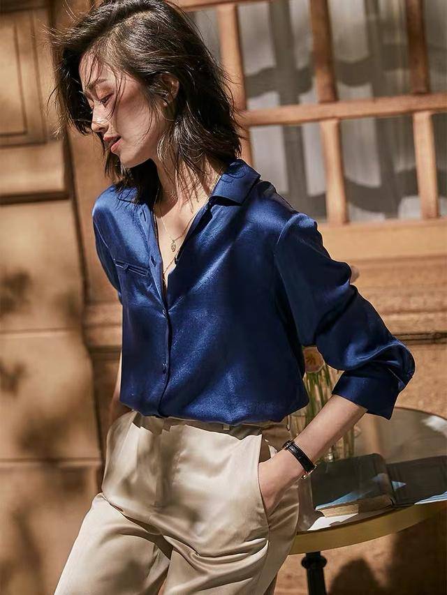 风衣|上游时尚|初秋通勤穿搭,怎么穿好看又时髦