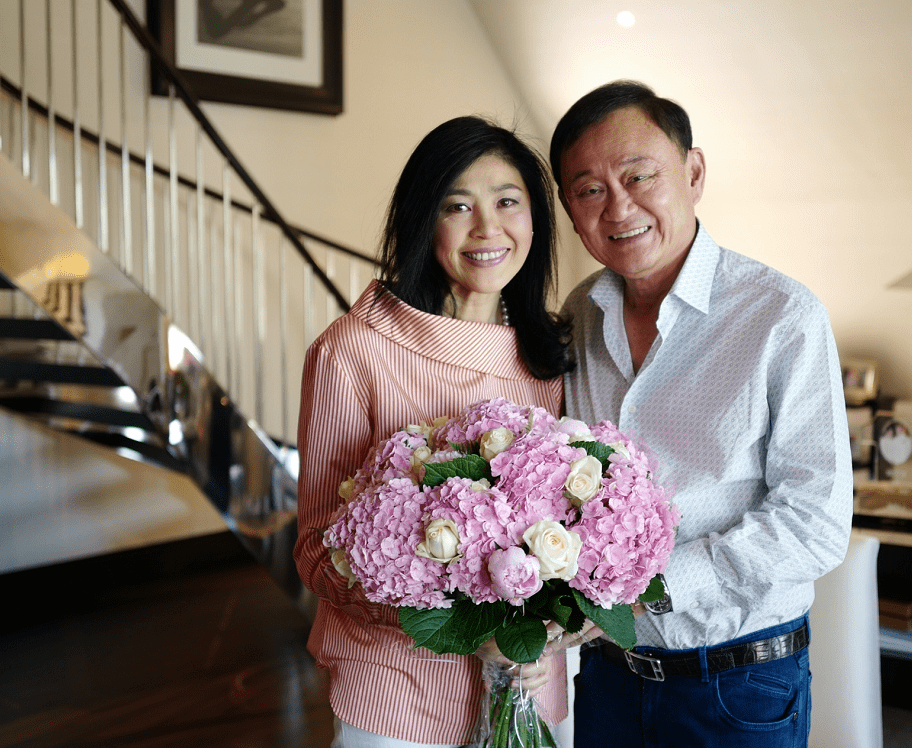 气色|“最美女总理”英拉都54岁了,可仍然美得优雅,饱满肌肤显气色