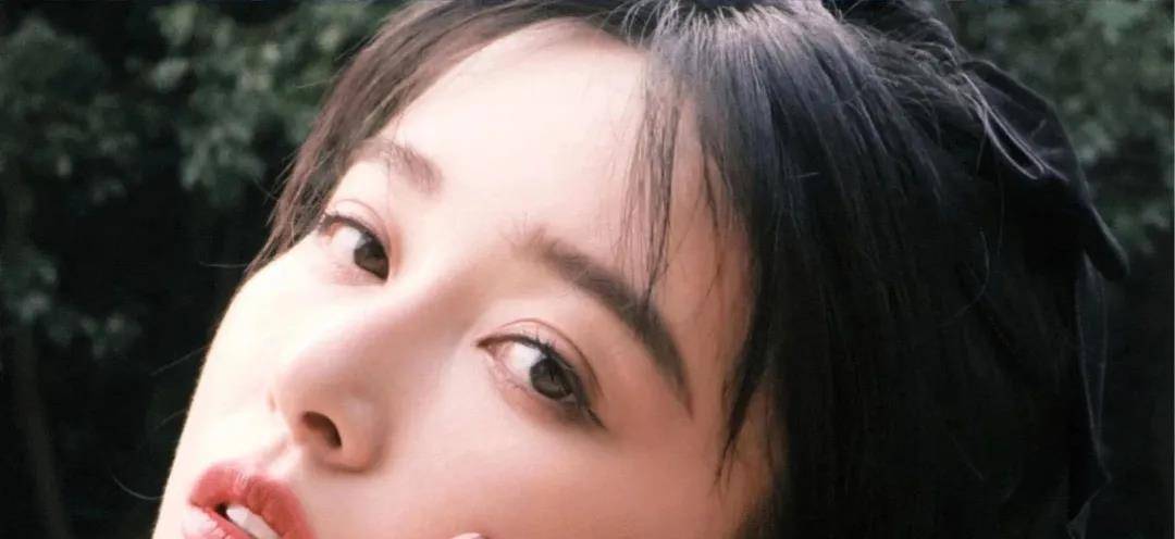 发型|明明有顶级女主脸却糊了10年？她这次终于靠复古风封神了！
