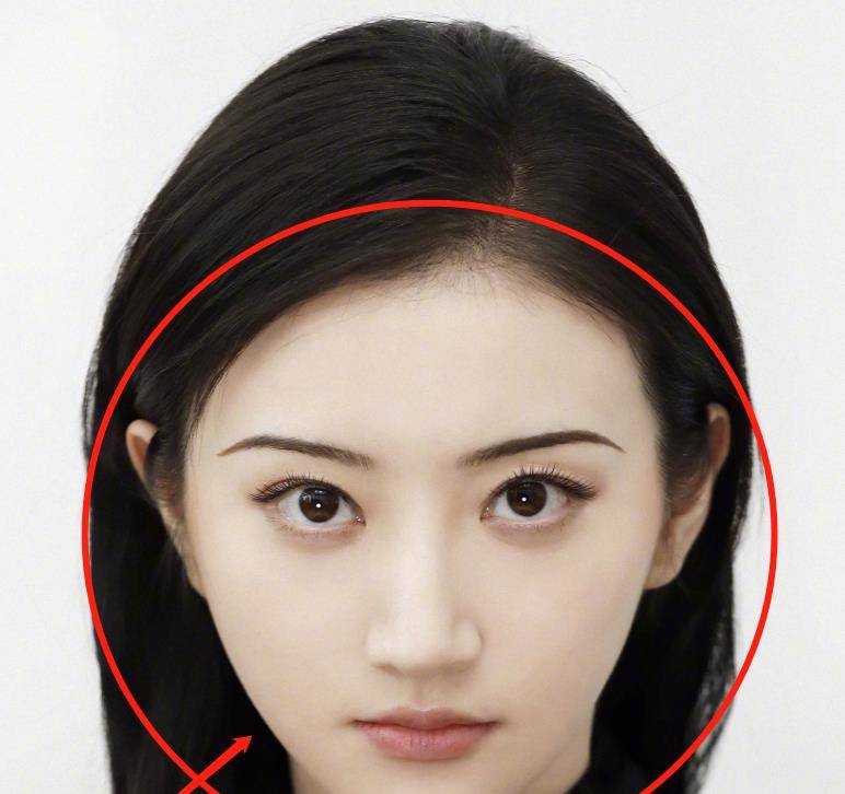 人间|景甜拍证件照被要求现场卸妆，没了大红唇后，真实颜值如何一望而知