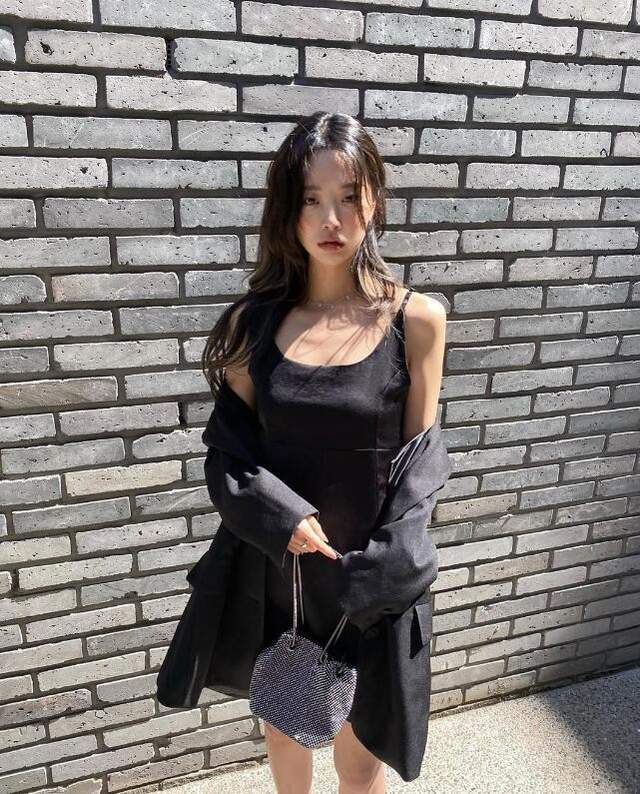 女生|把黑白灰运用到极致ins博主 很酷又带着小性感