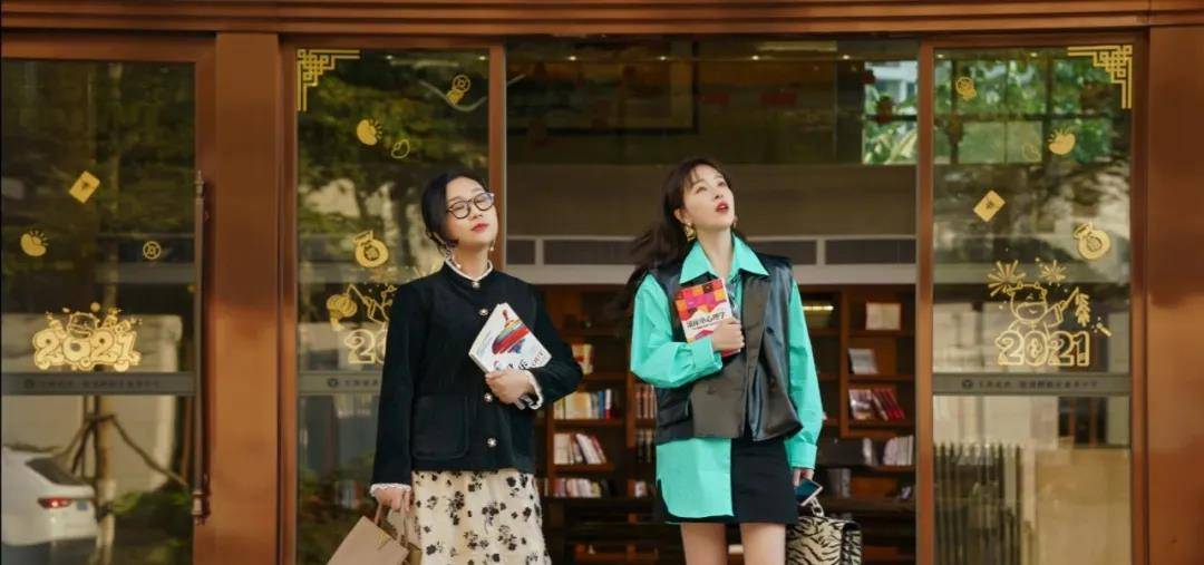 发型|明明有顶级女主脸却糊了10年？她这次终于靠复古风封神了！