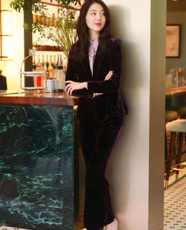 显得|女人要懂得爱自己，可以从穿衣打扮开始，做个有品味的女人