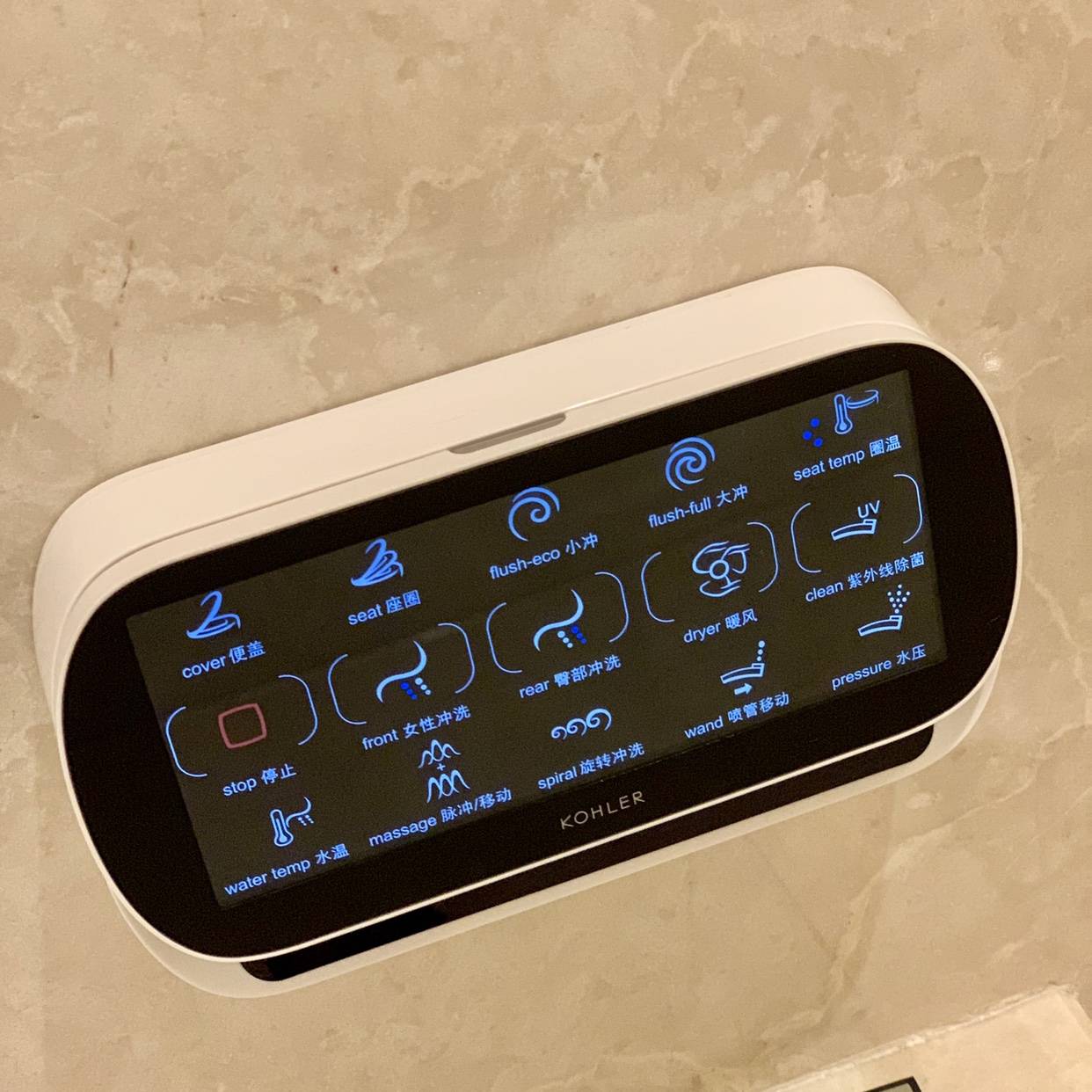 此外,智能马桶还附带各种人性化的功能,如:臀洗/妇洗功能,座圈加热