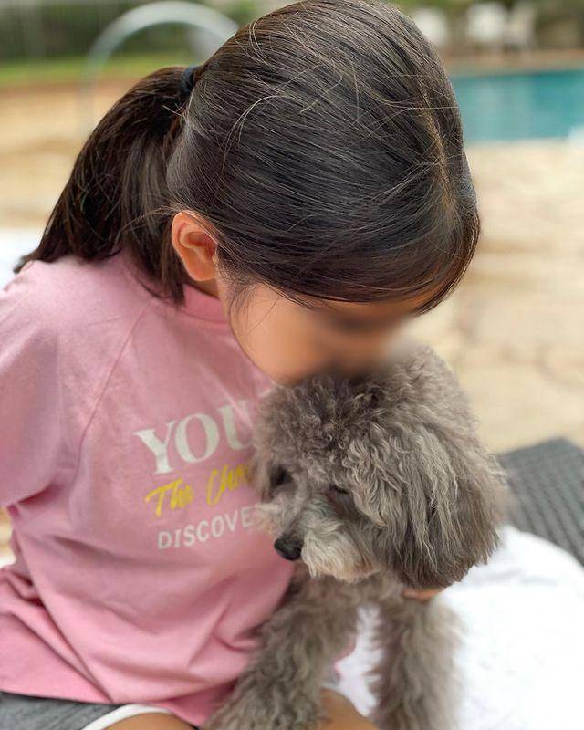 黎姿|49岁黎姿和林保怡自拍，两人笑容灿烂，黎姿依旧甜美有少女感