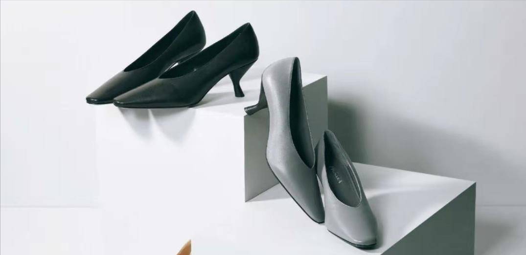 都爱|今年的鞋跟流行“穿短不穿长”,穿着舒适还显个高,难怪50+都爱