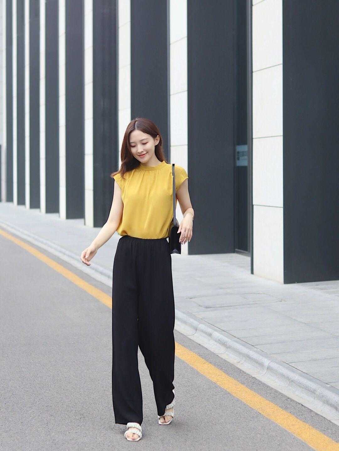 条纹|早秋，“阔腿裤”的高级穿法是这样的，搭配衬衫利落又时髦