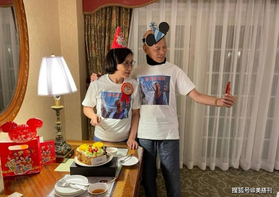保养|74岁汪明荃气质不一般，“病号服”穿出高级感，网友：保养得真好