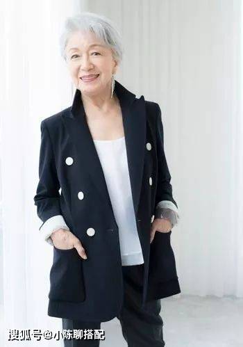 身形|这才是“奶奶辈”最好的状态，打扮优雅仪态大方，年近90也能赢