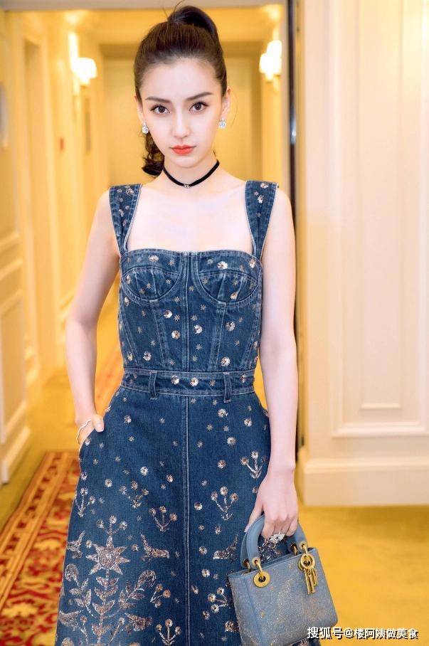 个性|29岁杨紫和32岁杨颖同穿牛仔长裙，年龄不重要气质是关键