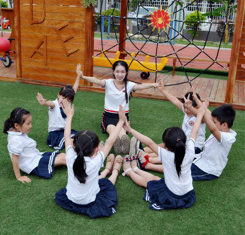 小学老师|幼儿园老师晒工资条，并吐槽工资低，网友看后不同情还直呼正常