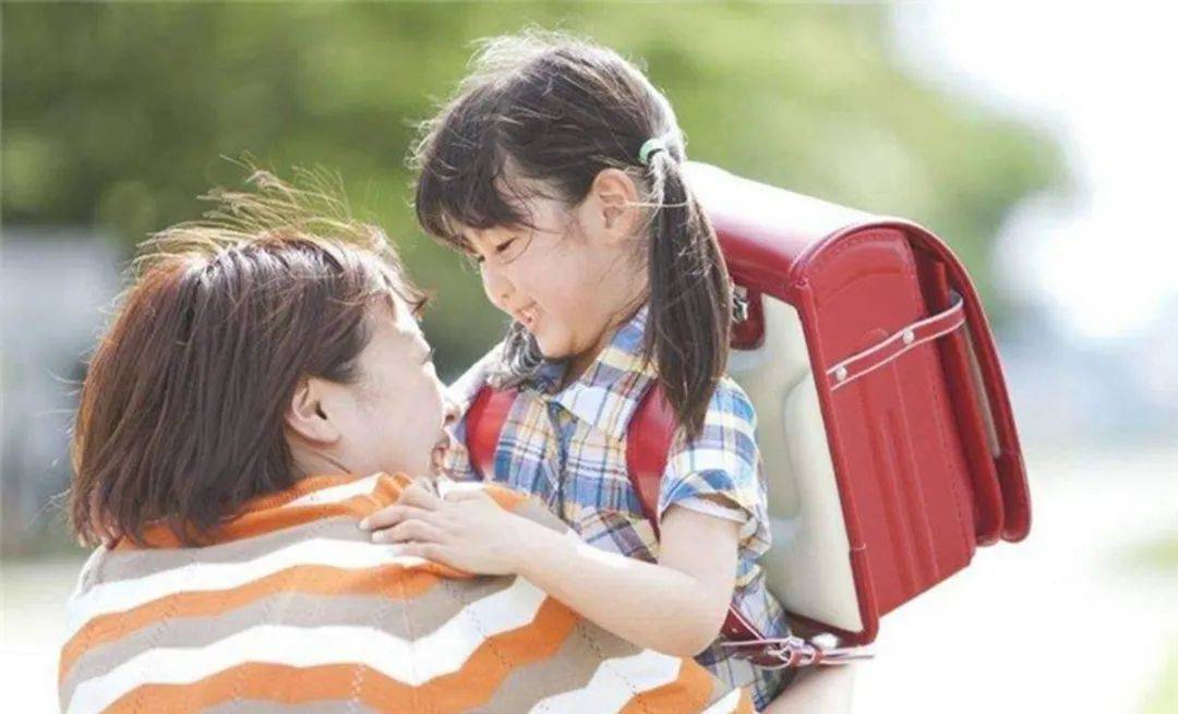 什么|当孩子哭闹不愿意去幼儿园时，家长要明白什么该说，什么不该说