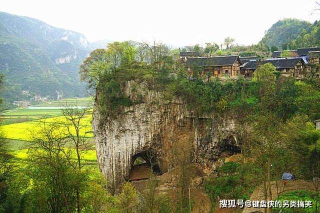 贵州有一座“巨象”古寨，神似桂林象鼻山，外人想进村不容易