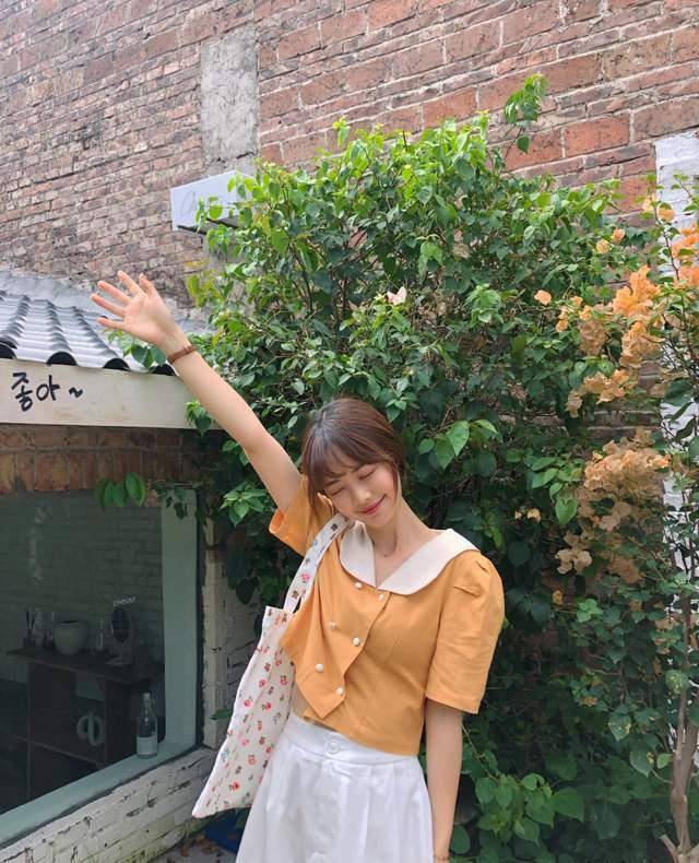 整体|秋天裙装怎么穿好看?短袖上衣配半身裙简约高级,提升气质又显白