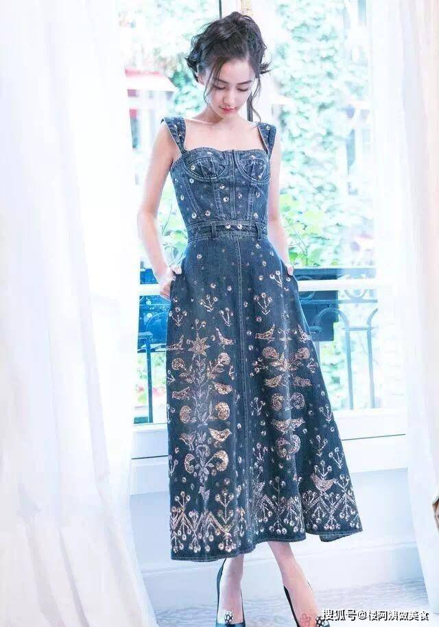 个性|29岁杨紫和32岁杨颖同穿牛仔长裙，年龄不重要气质是关键