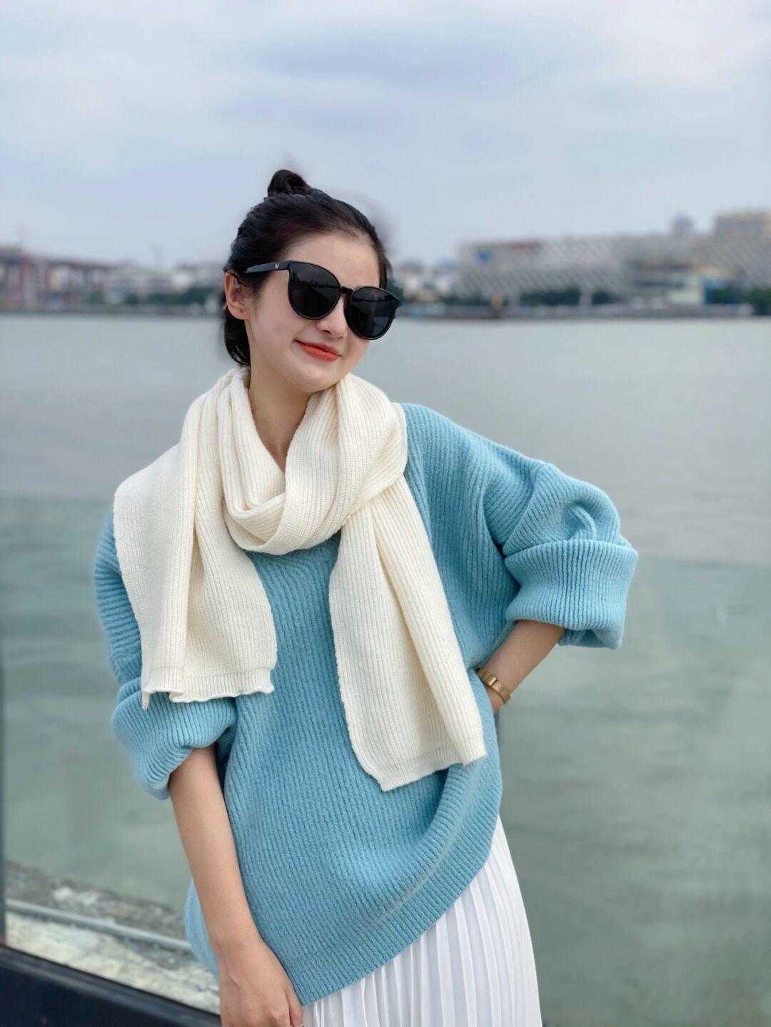 毛衣|25、35岁的女性穿衣不要太花哨，建议几个基础款，提高气质与颜值