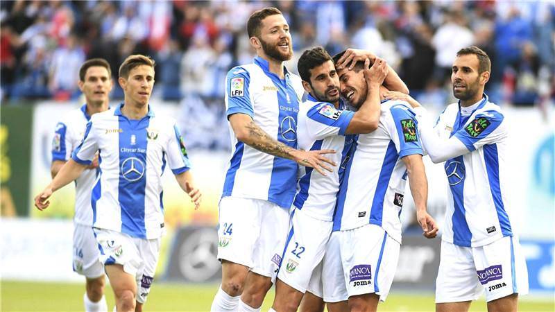 西甲赛事巴塞罗那奥萨苏纳格拉纳达