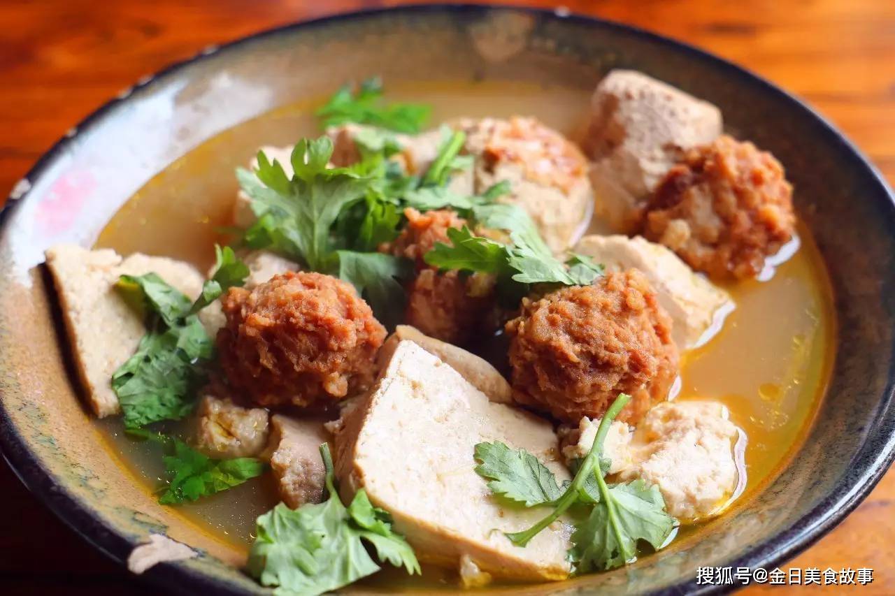在家制作美味的的豆腐肉丸汤,孩子们很爱吃_豆腐丸子