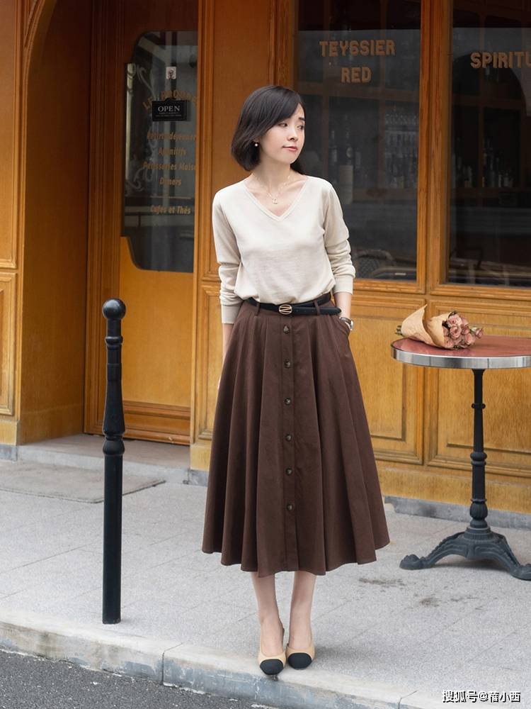 首选|见过世面的女人,入秋第1套穿搭首选“高跟鞋+半身裙”,高级优雅