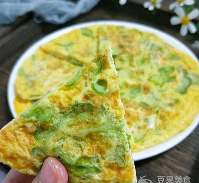 鸡蛋怎么煎成饼 c7a98576bb034ff68f4236376e2c00b4.jpeg