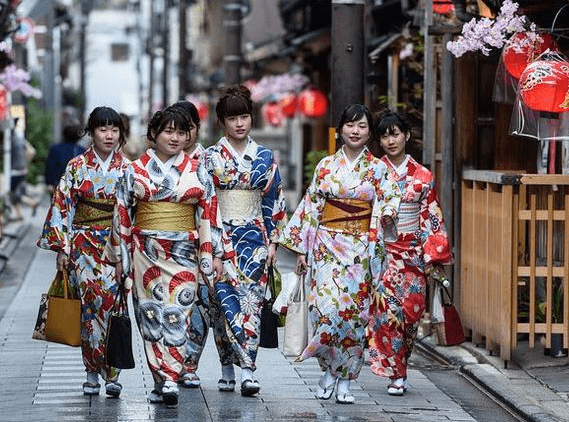 继苏州后，大连迎来一条“日本风情街”，开业仅一年却惹网友争议