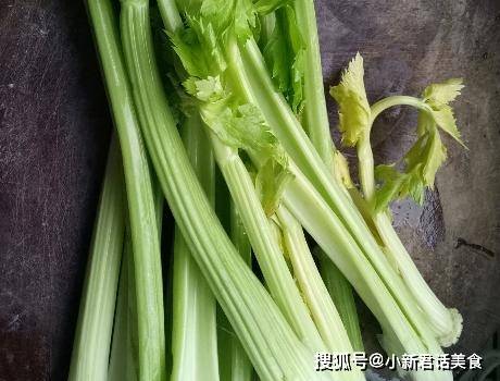 芹菜饺子怎么做才不苦 ead2659ebb3f422c8c96d53a642c1337.jpeg