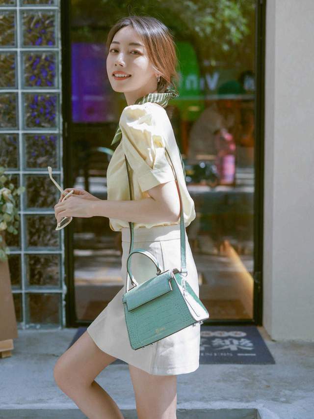 感觉|今年风头不减的泡泡袖如何穿?学会这几个搭配技巧,怎么穿都好看