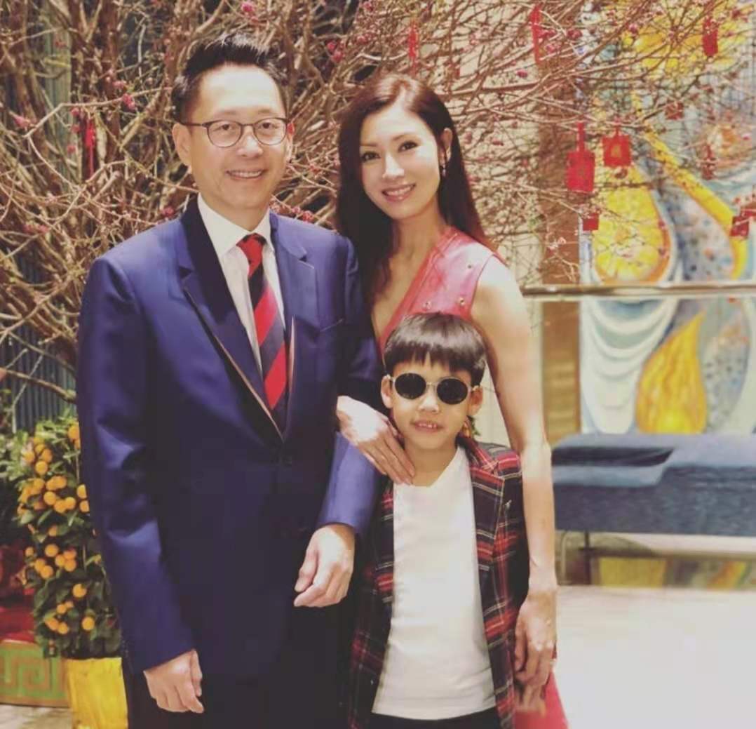 凍齡！李嘉欣與59歲姐姐李嘉明合體慶生，兩姐妹都雙雙嫁入豪門 娛樂 第2張