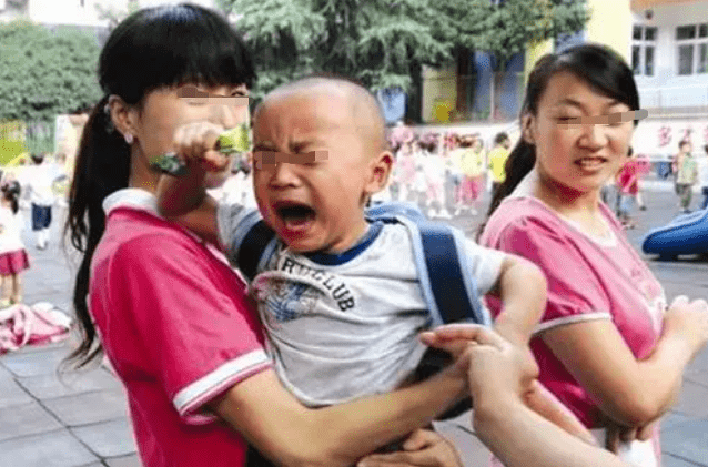 心理准备|孩子初次入园，家长“悄悄溜走”不能解决问题，牢记9个字不踩坑