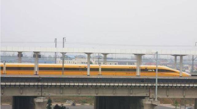 经常看到黄色的高铁，为何没有乘客坐过，乘务员：有钱也坐不了