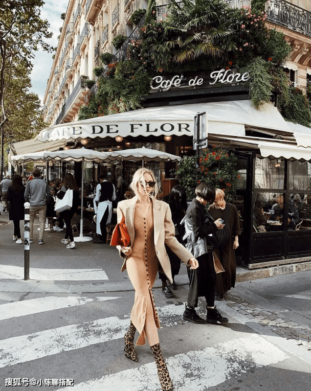 配饰|时髦显贵的“奶油棕”才是今秋最火的颜色,气质女人都爱穿