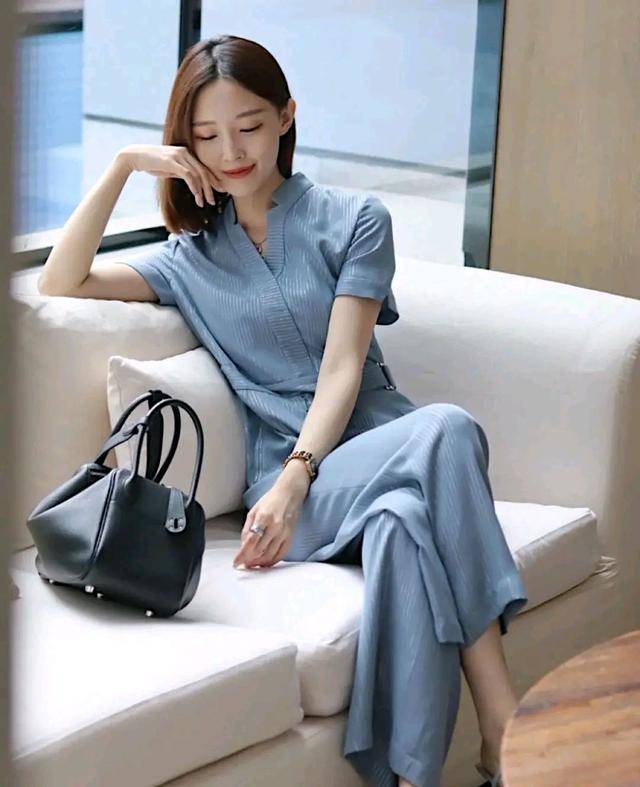 职场|职场打拼的女人很有魅力，但要学会打扮自己，穿对了是关键