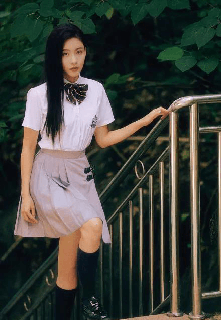 青春|三十多了还拼老命扮嫩?校园风穿搭减龄无比,赵丽颖baby都爱穿