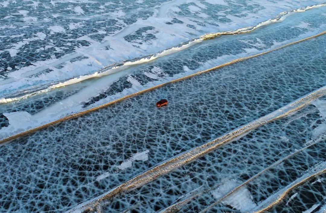 结冰的叶尼塞河叶尼塞河生态叶尼塞河的极地生物都具有别样的特征