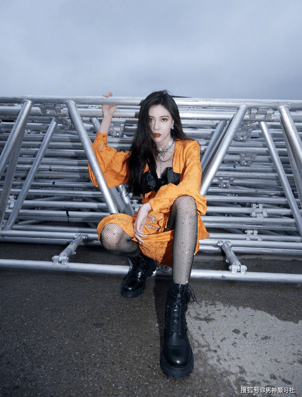 真人|宋妍霏杨幂真人示范！别让马丁靴破坏了短裙和短裤的美感