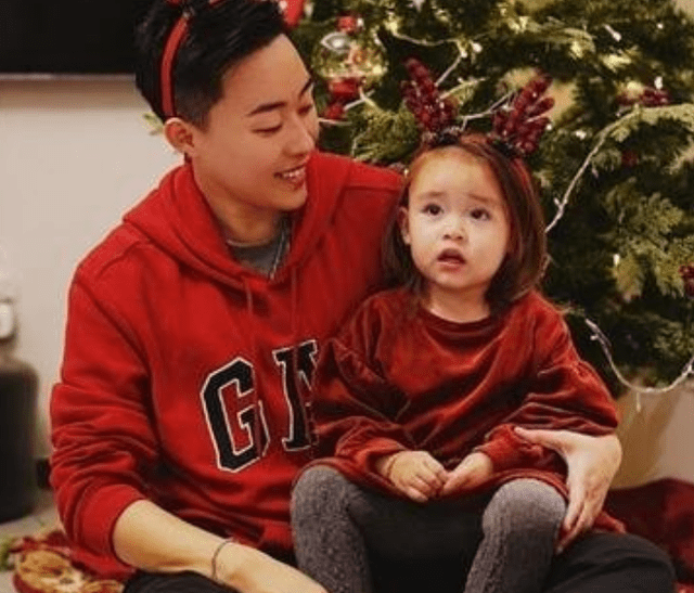 因为|叶海洋跑俄罗斯“拼二胎”，无偶式育儿让人赞叹，又忍不住担忧