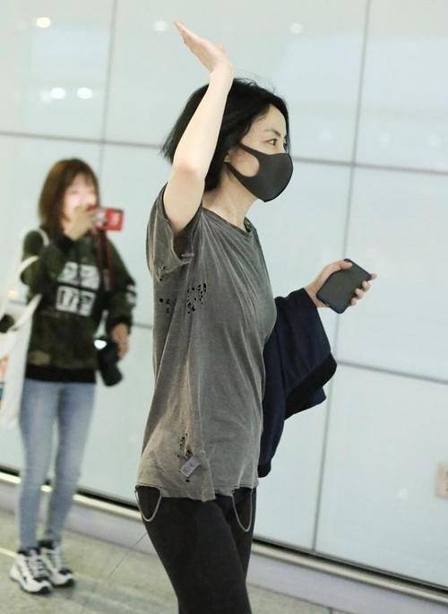 颜色|王菲的高级感藏不住，就算穿的衣服很普通，气场还和以前一样