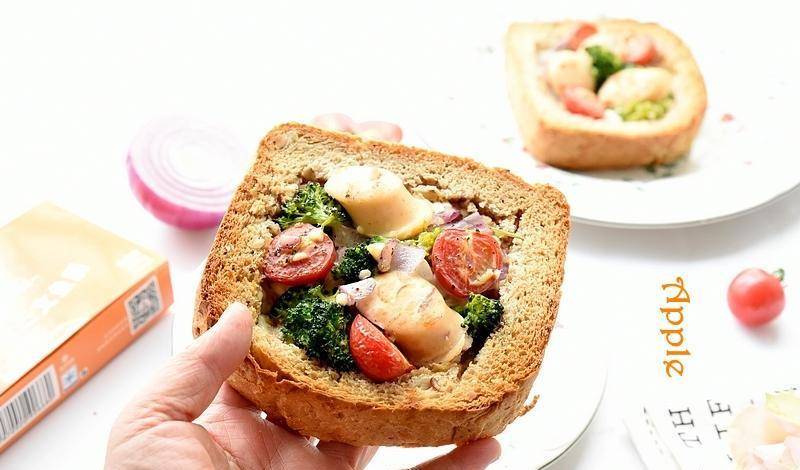 蔬菜|早餐不知给孩子吃什么,试试将吐司加蔬菜和蛋,烤一烤,太香了