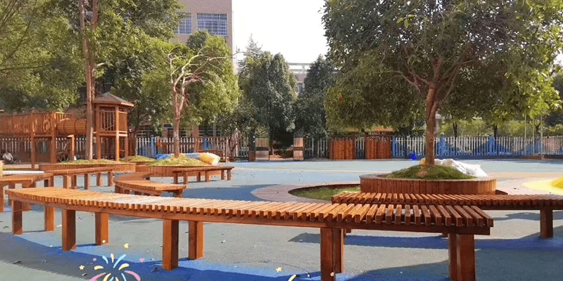 施工|木蜡油涂装幼儿园户外木制设施