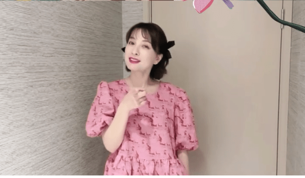 甜度|真的是本命穿搭，太显嫩了吧……