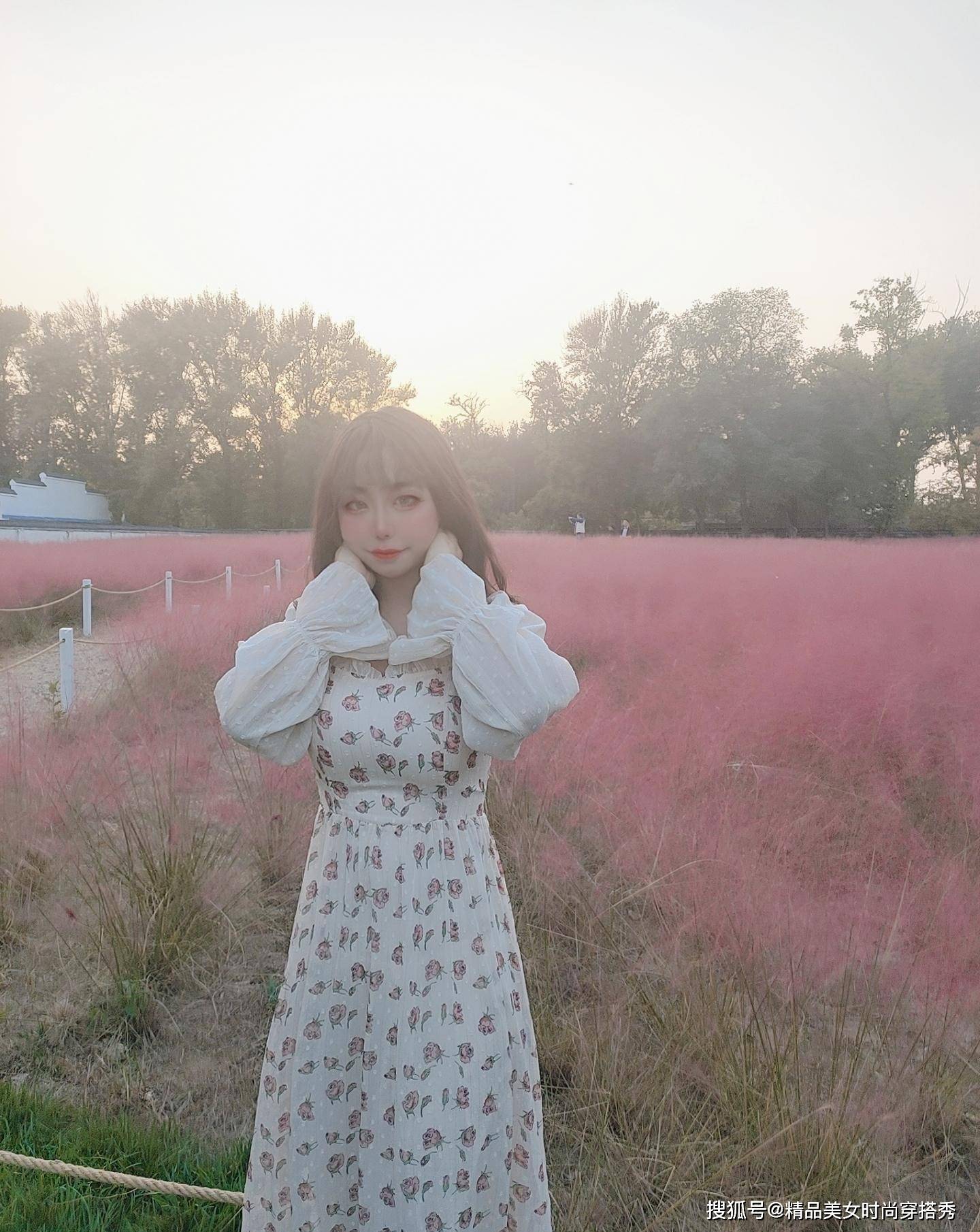 服装|法式风格的碎花连衣裙,让你做一个优雅的小女人