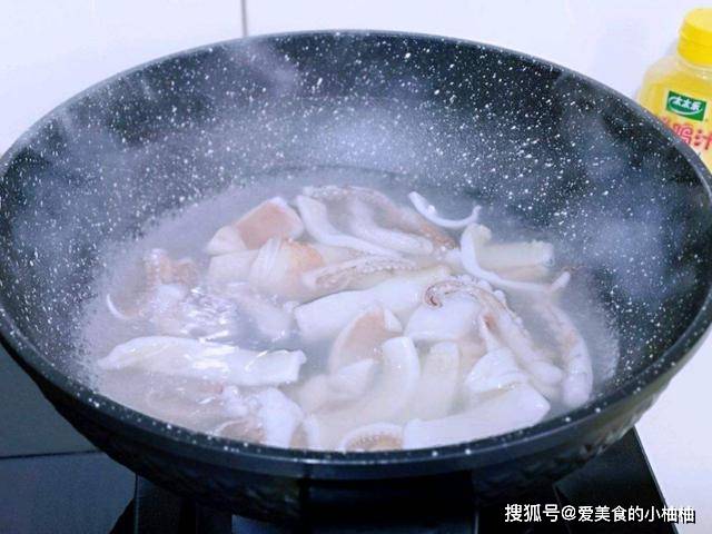 焯水到底是冷水焯还是开水焯?记住这三点,什么菜你都焯不坏_食材