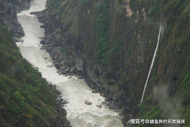 徒步雅鲁藏布大峡谷笔记：从一根钢丝上滑过惊涛骇浪的雅鲁藏布江