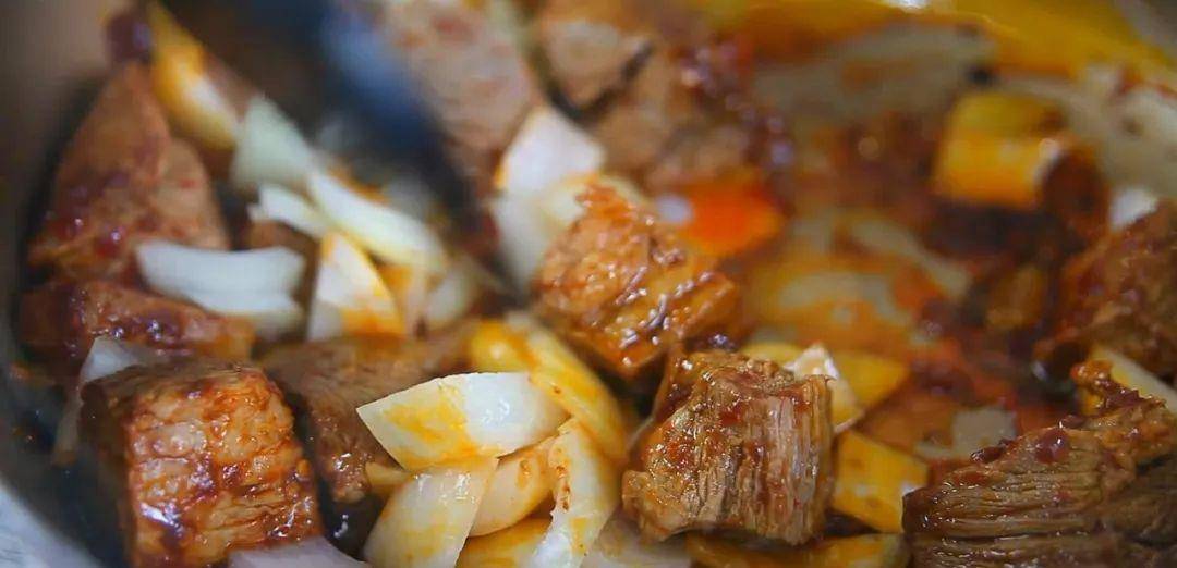 胡萝卜|台式红烧牛腩，红润香喷喷，小编都忍不住狂咽口水了