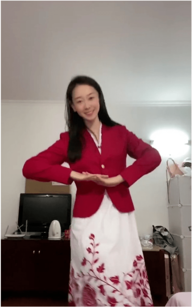 马尾|冠军孙一文真悠闲！条纹衫都能穿出高级感，自带巨星气场真该大火！