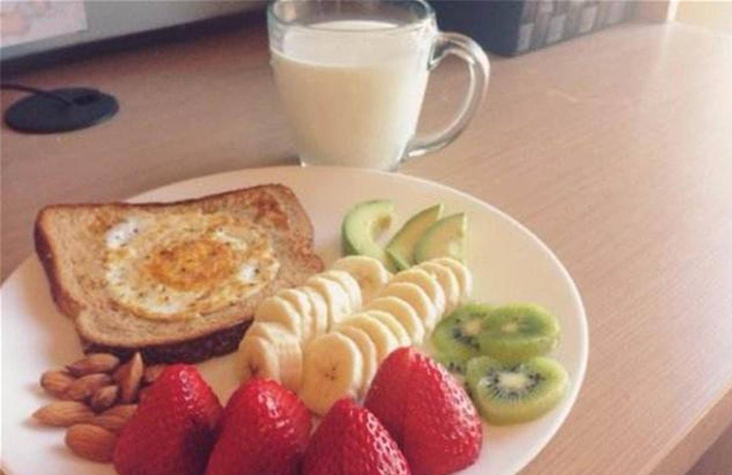 生活|10岁男孩早起上学不用爸妈管，全程“自助”，羡煞众位父母