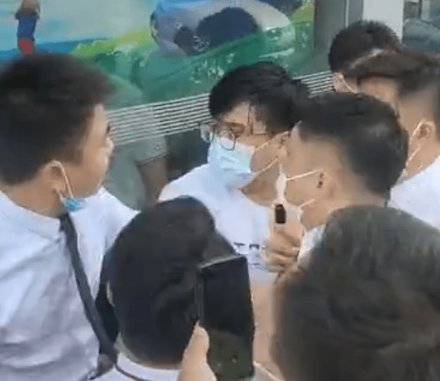 奥迪4S店遭遇维权群殴车主 网友：还是特斯拉好欺负(图4)